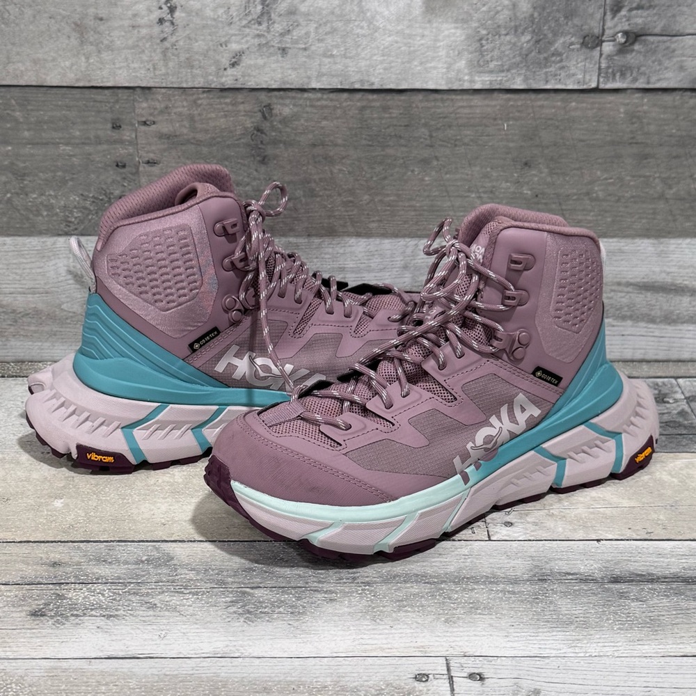 HOKA WOMEN'S TENNINE HIKE GTX BOOTS IN ECSH ELDERBERRY/COASTAL SHADE - SZ - 7B